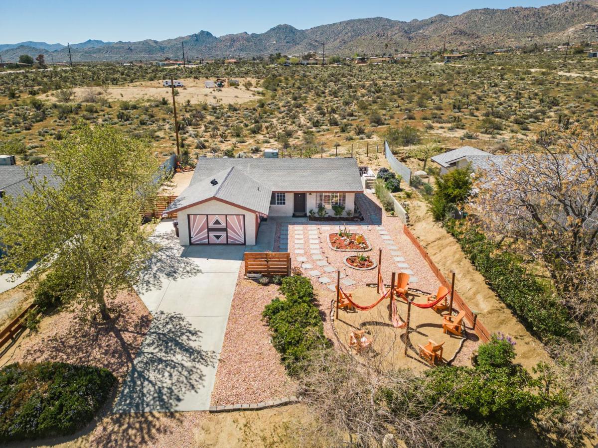 Hot Tub, Games, King Bed, Fire Pit, Bbq Grill, Minutes From National Park And Views Villa Joshua Tree Exterior photo